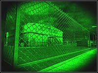 Zaczynasz nieopodal wrogiego kompleksu, od strony morza - Misja 03 - Barren Garden | Suma Wszystkich Strachów - Suma Wszystkich Strachów - poradnik do gry