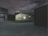 Gdy tylko zbliżysz się do metalowej siatki, trzeba będzie rozpocząć ostrzał okolicy - Misja 03 - Barren Garden | Suma Wszystkich Strachów - Suma Wszystkich Strachów - poradnik do gry