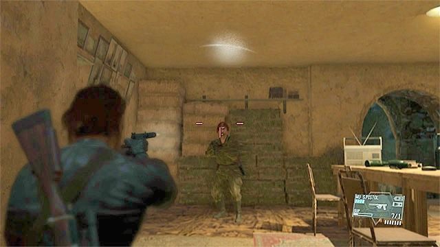 Pierwszego dowódcę odnajdziesz w jednym z dwóch budynków wioski Wialo - Zlokalizowanie trzech wrogich dowódców | Misja 7 - Red Brass - Metal Gear Solid V: The Phantom Pain - poradnik do gry