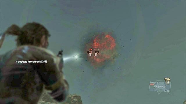 Wrogi śmigłowiec bojowy patroluje wschodnią część mapy, a konkretnie okolice głównej bazy Da Smasei Laman oraz posterunków 14 i 17 - Pozostałe opcjonalne cele w misji Over the Fence | Misja 6 - Where Do the Bees Sleep? - Metal Gear Solid V: The Phantom Pain - poradnik do gry