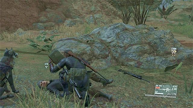 Snajperów zachodź od tyłu lub od flanki i używaj na nich np. pistoletu z amunicją usypiającą - Wyeliminowanie pięciu snajperów z okolic kopalni | Misja 18 - Blood Runs Deep - Metal Gear Solid V: The Phantom Pain - poradnik do gry