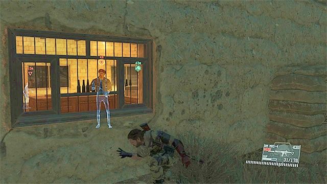 Zakradnij się do okna, za którym widać dowódcę - Zamordowanie dowódcy Specnazu | Misja 3 - A Heros Way | Solucja MGS V - Metal Gear Solid V: The Phantom Pain - poradnik do gry