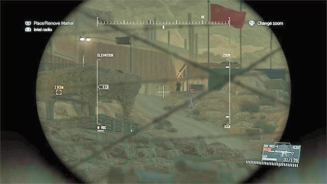 Główna ścieżka jest pilnowana przez siły wroga - Przedostanie się do górnej części koszar | Misja 5 - Over the Fence - Metal Gear Solid V: The Phantom Pain - poradnik do gry