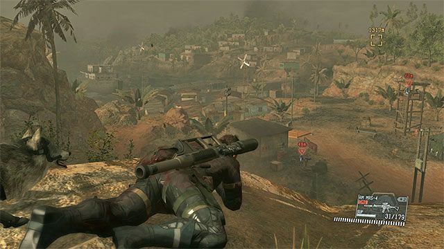 Jeśli wybrałeś przeprawę przez wioskę to uważaj na licznie rozmieszczonych wrogów - Dotarcie do pola naftowego | Misja 13 - Pitch Dark | Solucja Metal Gear Solid V - Metal Gear Solid V: The Phantom Pain - poradnik do gry