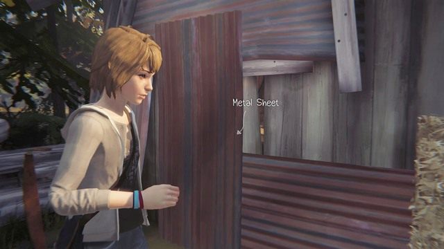 Po wykonaniu zdjęcia, obróć się i podejdź do bocznej ściany szopy - Life is Strange: Dark Room, Rozdział 4 - solucja, opis przejścia - Life is Strange - poradnik do gry