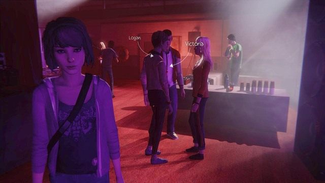 W środku sekcji VIP, podejdź do Victorii i porozmawiaj z nią o Nathanie - Life is Strange: Dark Room, Rozdział 4 - solucja, opis przejścia - Life is Strange - poradnik do gry