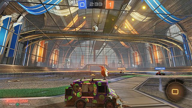 Staraj się przewidzieć tor lotu piłki i umiejętnie wyskoczyć żeby odbić ją w powietrzu - Rocket League: Jak bronić bramki? - Rocket League - poradnik do gry