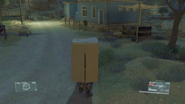 Kartony oddziałują na przeciwników w rozmaity sposób. - Plakaty (Posters) | Plakaty | MGS V - Metal Gear Solid V: The Phantom Pain - poradnik do gry