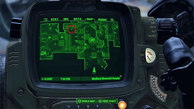 Udaj się na pierwsze piętro budynku szpitala i zlokalizuj w jego zachodniej części zamknięte drzwi z zaawansowanym zamkiem (Advanced) - Malden - Sektor 2 | Czasopisma Fallout 4 - Fallout 4 - poradnik do gry