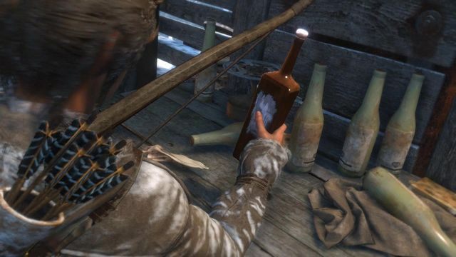 Tutaj Lara znajdzie butelki, dzięki którym będzie mogła przygotowywać tzw - Rise of the Tomb Raider: Dotrzyj do wejścia do kopalni | Znów sama - Rise of the Tomb Raider - poradnik do gry