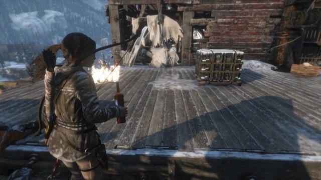 Drogę blokują belki ze szmatami - Rise of the Tomb Raider: Dotrzyj do wejścia do kopalni | Znów sama - Rise of the Tomb Raider - poradnik do gry