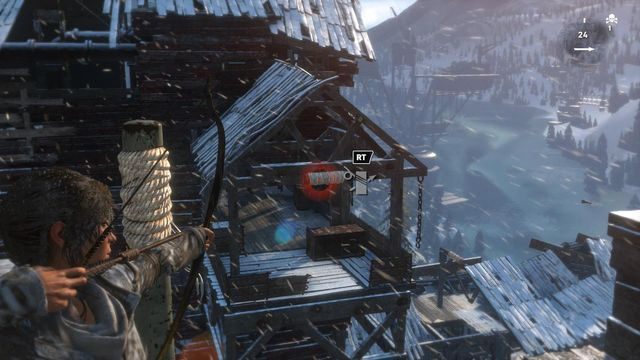 Wystrzel strzałę w zwój liny po drugiej stronie przepaści stojąc obok obwiązanego sznurem słupka - Rise of the Tomb Raider: Dotrzyj do wejścia do kopalni | Znów sama - Rise of the Tomb Raider - poradnik do gry