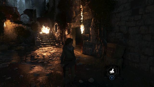 Skrzynia znajduje się najbliżej monolitu i obozu, wystarczy zejść po schodach na niższy poziom - Skrzynie i freski | Akropol | Skarby i sekrety w Rise of the Tomb Raider - Rise of the Tomb Raider - poradnik do gry