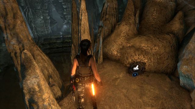 Podczas płynięcia, chwilę przed przejściem przez szczelinę, za którą musisz zanurkować, pomiędzy zaostrzonymi skałami z prawej strony jaskini - Skrzynie | Podtopione archiwa | Skarby i sekrety w Rise of the Tomb Raider - Rise of the Tomb Raider - poradnik do gry