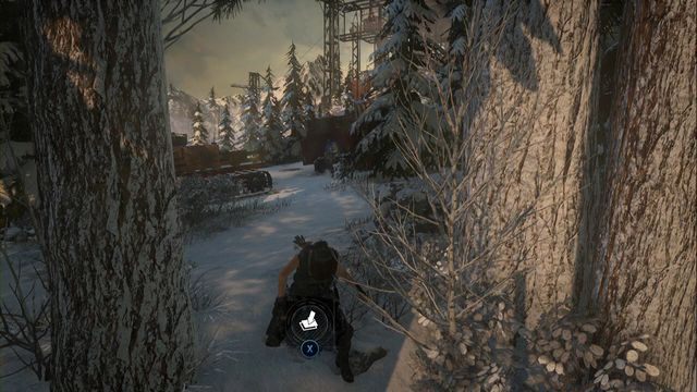 W lesie za lodowiskiem, nieopodal pojazdów, na skraju, pod drzewem - Zestawy surwiwalowe | Baza badawcza | Skarby i sekrety w Rise of the Tomb Raider - Rise of the Tomb Raider - poradnik do gry
