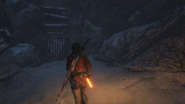 Porzuć piękny widoczek i cofnij się do samego końca przejścia - Rise of the Tomb Raider: Znajdź sposób, aby pokonać niedźwiedzia | Syberia - Rise of the Tomb Raider - poradnik do gry
