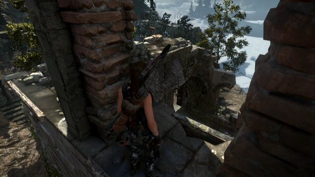 Będąc w rogu ruin musisz przeskoczyć na środek, aby znaleźć się w miejscu pokazanym na screenie - Cisza | Osiągnięcia w Rise of the Tomb Raider - Rise of the Tomb Raider - poradnik do gry