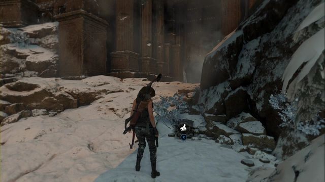 Przed masywnym wejściem do grobowca Głos Boga, przy skałach po prawej stronie - Zestawy surwiwalowe | Kompleks radziecki | Skarby w Rise of the Tomb Raider - Rise of the Tomb Raider - poradnik do gry