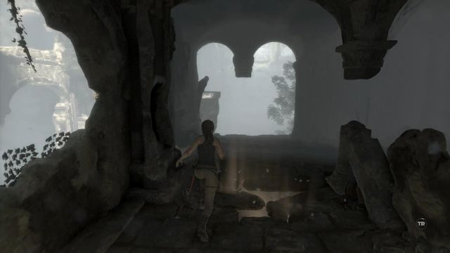 Po przejściu kilku kroków podłoga pod Larą zapadnie się - Rise of the Tomb Raider: Wejdź na górę głównej komnaty grobowca | Syria solucja - Rise of the Tomb Raider - poradnik do gry