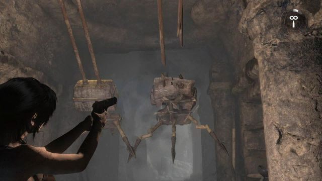 Po zniszczonych filarach przeskocz na drugą stronę komnaty i wejdź w ciemny korytarz prowadzący w prawo - Rise of the Tomb Raider: Wejdź na górę głównej komnaty grobowca | Syria solucja - Rise of the Tomb Raider - poradnik do gry
