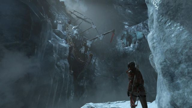 Znajdziesz się w olbrzymiej grocie, w której znajduje się pierwszy grobowiec czekający na splądrowanie - Rise of the Tomb Raider: Podążaj szlakiem mongolskim | Syberia - solucja - Rise of the Tomb Raider - poradnik do gry