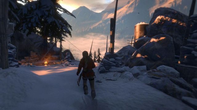 i wyjdziesz w końcu na otwarty teren, w pobliżu widzianej wcześniej, z innego miejsca, radzieckiej bazy - Rise of the Tomb Raider: Podążaj szlakiem mongolskim | Syberia - solucja - Rise of the Tomb Raider - poradnik do gry