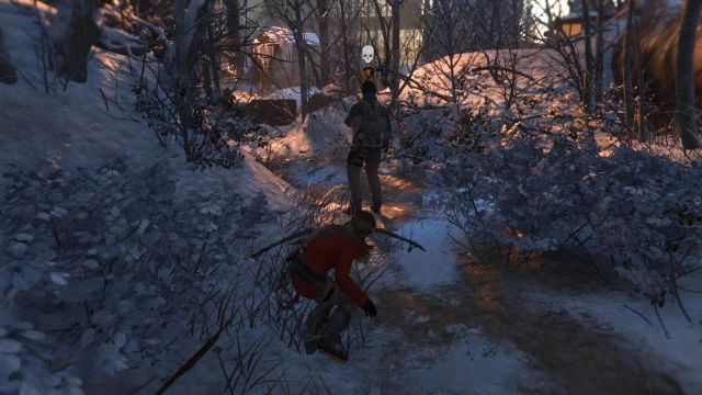 Po minięciu martwego żołnierza natkniesz się na jego kompanów - Rise of the Tomb Raider: Wkradnij się do starej bazy | W szeregach wroga - Rise of the Tomb Raider - poradnik do gry