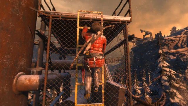 Wejdź po drabinie na metalową platformę znajdującą się obok ogromnego zbiornika - Rise of the Tomb Raider: Zbadaj lądowisko dla helikopterów | W szeregach wroga - Rise of the Tomb Raider - poradnik do gry