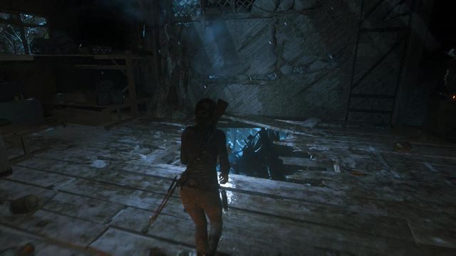 Po dłuższej wymianie ognia jeden z wrogów zostanie zastrzelony, a przewracając się zrobi dziurę w podłodze - Rise of the Tomb Raider: Dotrzyj do starej stacji | Gdzie pieprz rośnie - Rise of the Tomb Raider - poradnik do gry