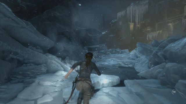 Po wyjściu z wody śmigłowiec wciąż będzie ostrzeliwał dziewczynę - Rise of the Tomb Raider: Przeżyj w lodowatej wodzie | Zbieg - Rise of the Tomb Raider - poradnik do gry