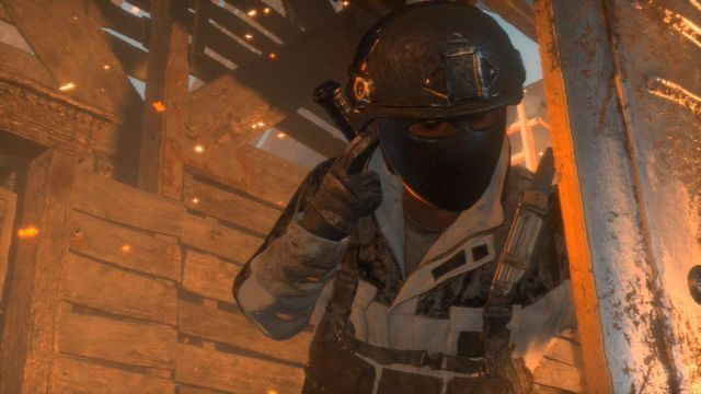 Ostatnia część walki to atak ze strony trzech wyposażonych w ciężkie tarcze przeciwników - Rise of the Tomb Raider: Dołącz do Jacoba | Znów sama - Rise of the Tomb Raider - poradnik do gry