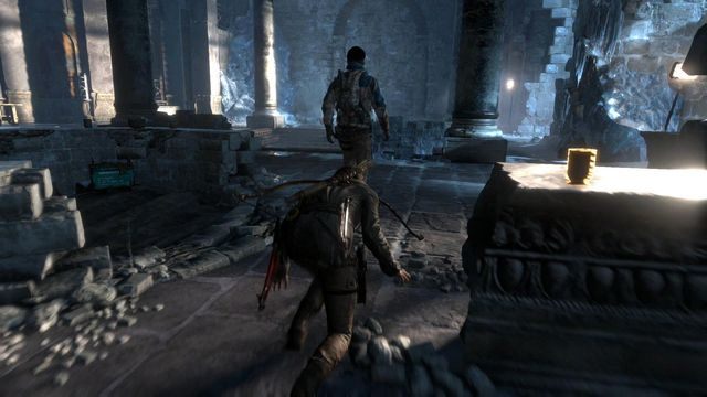 Masz nóż, więc szybkie i ciche wyeliminowanie wszystkich znajdujących się w tej rozległej komnacie przeciwników powinno być tylko formalnością - Rise of the Tomb Raider: Wyważ drzwi | Skrót - Rise of the Tomb Raider - poradnik do gry