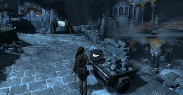 Na środku mostu stoi przyczepa z kamieniami - Rise of the Tomb Raider: Wyważ drzwi | Skrót - Rise of the Tomb Raider - poradnik do gry