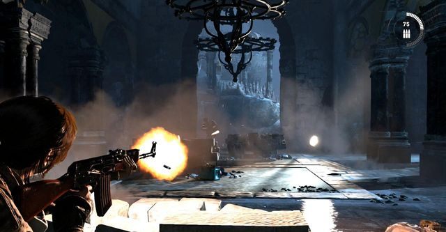 Musisz uważać na wrogów podbiegających z nożami, którymi chcą ugodzić Larę - Rise of the Tomb Raider: Wyważ drzwi | Skrót - Rise of the Tomb Raider - poradnik do gry