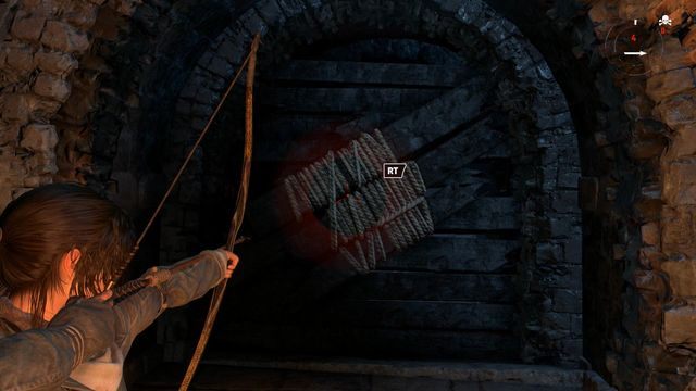 Po udanym wspięciu się po lodowej ścianie wyrwij blokadę ciągnąc za linę przytwierdzoną strzałą do owiniętej sznurem części - Rise of the Tomb Raider: Wyważ drzwi | Skrót - Rise of the Tomb Raider - poradnik do gry