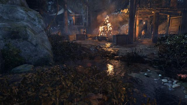 Okrąż wioskę korzystając z osłony krzaków - Rise of the Tomb Raider: Przejdź przez okupowaną wioskę, aby dotrzeć do klasztoru - Rise of the Tomb Raider - poradnik do gry
