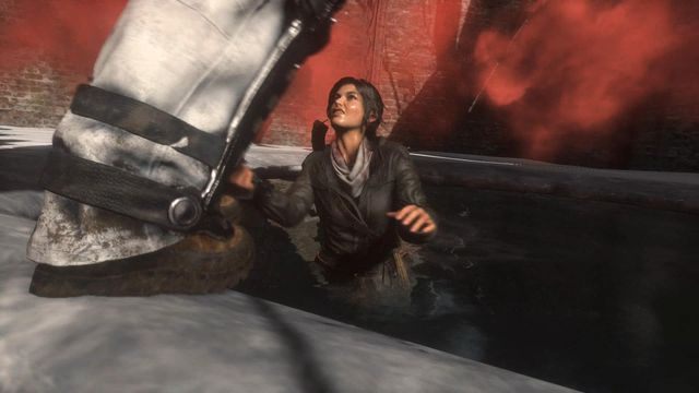 Podpłyń do pierwszego przerębla i jak tylko nad głową wroga pojawi się ikona prezentująca symbol umożliwiający egzekucję, naciśnij odpowiedni przycisk, a Lara wciągnie przeciwnika pod wodę, gdzie go zabije - Rise of the Tomb Raider: Odeprzyj atak Trójcy | Uratować Jonaha - Rise of the Tomb Raider - poradnik do gry