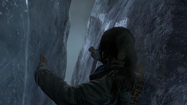 Kiedy Lara wpadnie w szczelinę spróbuj zwyczajnie iść przed siebie wydostając się na wolny teren - Rise of the Tomb Raider: Znajdź drogę do serca Kitieżu | Przez lodowiec - Rise of the Tomb Raider - poradnik do gry