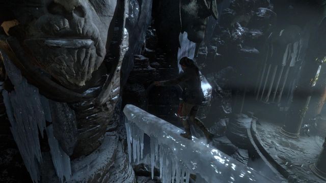 Z oblodzonej belki przeskocz na usta wielkiej głowy - Rise of the Tomb Raider: Znajdź drogę do serca Kitieżu | Przez lodowiec - Rise of the Tomb Raider - poradnik do gry
