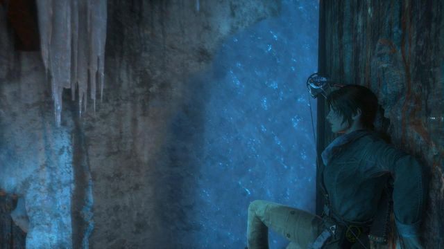 Przeskocz na drugą strzałę, a niej wykonaj kolejny skok w kierunku lodowej ściany - Rise of the Tomb Raider: Przedostań się przez pierwszą bramę | Lodowe miasto - Rise of the Tomb Raider - poradnik do gry