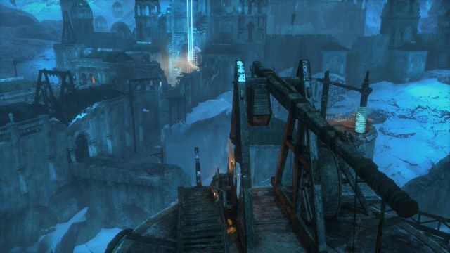 Obróć trebusz w kierunku bramy, po czym wybierz siłę strzału, czekając aż znacznik znajdzie się na samej bramie, i wystrzel pocisk - Rise of the Tomb Raider: Znajdź sposób, aby zniszczyć bramę | Wyważanie bramy - Rise of the Tomb Raider - poradnik do gry