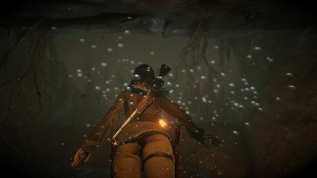 Ostatni etap ucieczki wymaga dosyć długiego przebywania pod wodą, ale jako że Lara posiada już aparat oddechowy, nie powinno być z tym problemu - Rise of the Tomb Raider: Wróć do doliny | Ucieknij z archiwów - Rise of the Tomb Raider - poradnik do gry