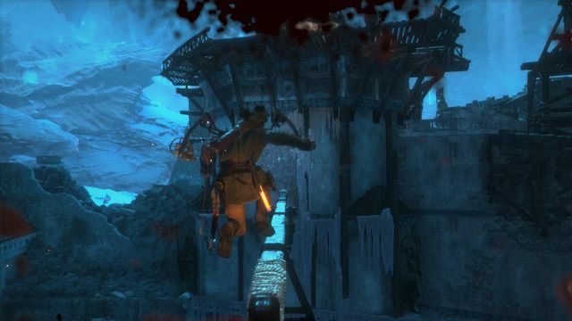 Wystrzel strzałę z liną w kierunku dowolnego końca poziomej belki, która po pociągnięciu za sznur zmieni zwoje położenie - Rise of the Tomb Raider: Idź do drugiego trebusza | Wyważanie bramy - Rise of the Tomb Raider - poradnik do gry
