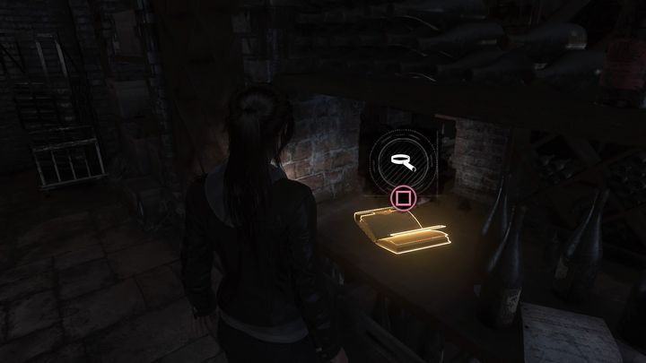 Zwracaj uwagę na otoczenie, w ciemnościach łatwo jest pominąć poukrywane przedmioty. - Droga do biblioteki | Opis przejścia Rise of the Tomb Raider Więzy Krwi - Rise of the Tomb Raider - poradnik do gry