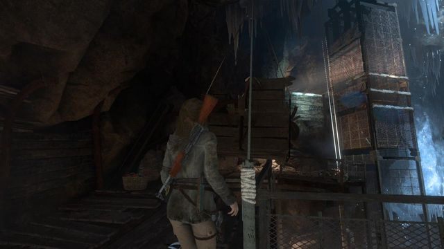 Przetnij najpierw linę, która znajduje się tuż obok stolika z nożem - Rise of the Tomb Raider: Znajdź drogę przez górę | Skrót - Rise of the Tomb Raider - poradnik do gry