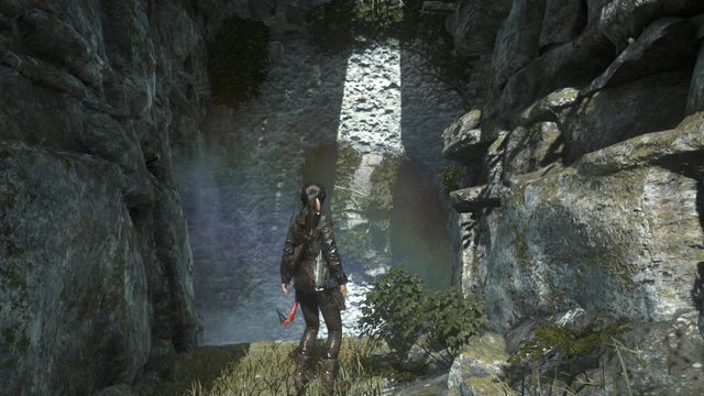 Ponownie musisz wykonać długi skok i skorzystać z czekana - Rise of the Tomb Raider: Znajdź drogę do akropolu | Do Akropolu - Rise of the Tomb Raider - poradnik do gry