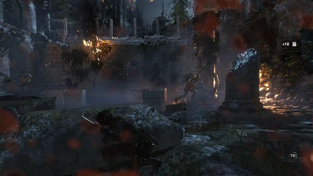 Nie ma jednego sposobu na przejście tej i kolejnych lokacji wypełnionych co chwilę nowymi przeciwnikami - Rise of the Tomb Raider: Zaatakuj Trójcę, aby wywabić helikopter - Rise of the Tomb Raider - poradnik do gry