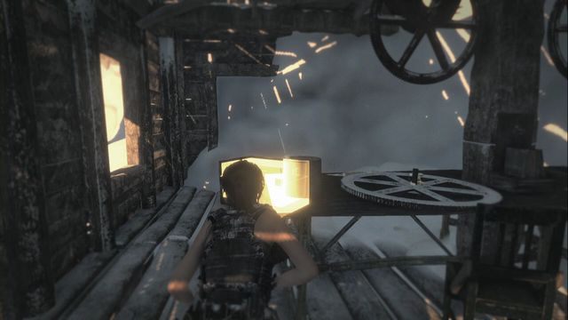 Wewnątrz budynku - Skrzynie i skarby z krypty | Kompleks radziecki | Skarby Rise of the Tomb Raider - Rise of the Tomb Raider - poradnik do gry