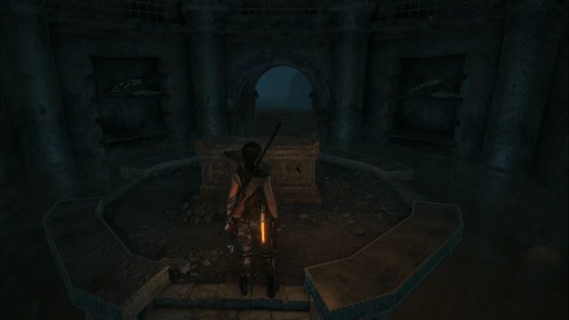 Po wejściu do krypty (znajduje się ono pod wodą, musisz przepłynąć kawałek pod budynkiem) zniszcz ścianę - Freski i skrzynie | Zaginione miasto | Skarby w Rise of the Tomb Raider - Rise of the Tomb Raider - poradnik do gry