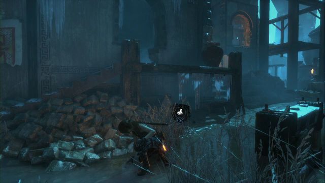 Niedaleko monolitu, przy stercie kamieni leżącej przed jednym z budynków - Freski i skrzynie | Zaginione miasto | Skarby w Rise of the Tomb Raider - Rise of the Tomb Raider - poradnik do gry
